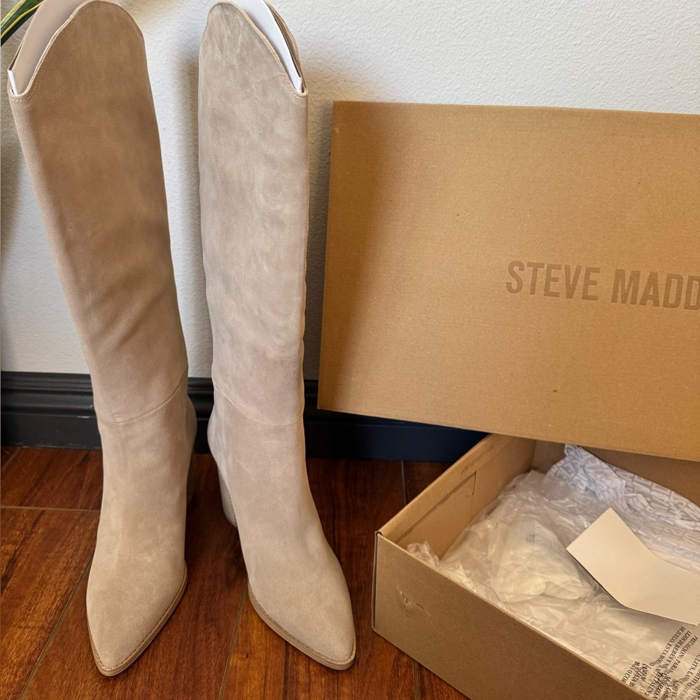 Steve Madden Bixby Boot in Sand Suede